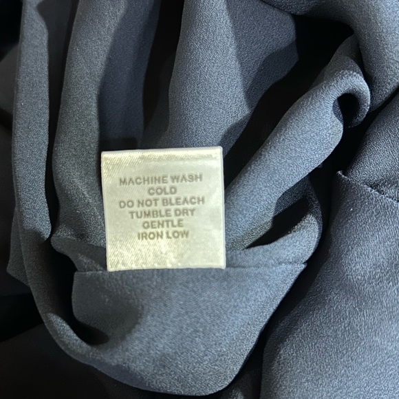 Gibson Latimer V-Neck Shift Dress - Picture 9 of 9